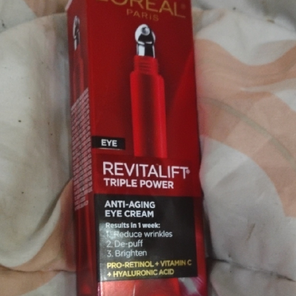 L'Oreal Revitalift Triple Power Eye Cream - Red